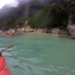 Kayak sous la pluie dans l'Abel Tasman !